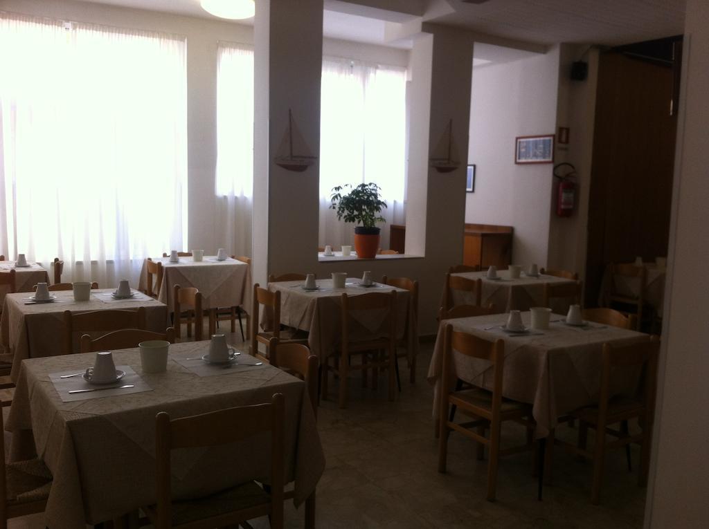 Oxford Hotel Rimini Exterior photo